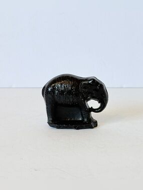 Vintage Black Amethyst Glass Elephant Figurine –Mid-Century Decorative Art Glass